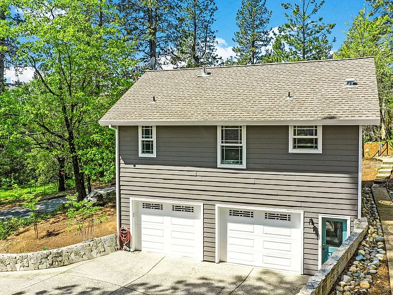612 Chief Kelly Dr — Photo 1