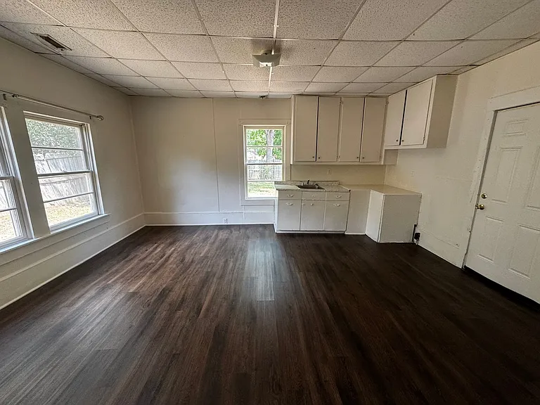 833 Kings Rd — Photo 35