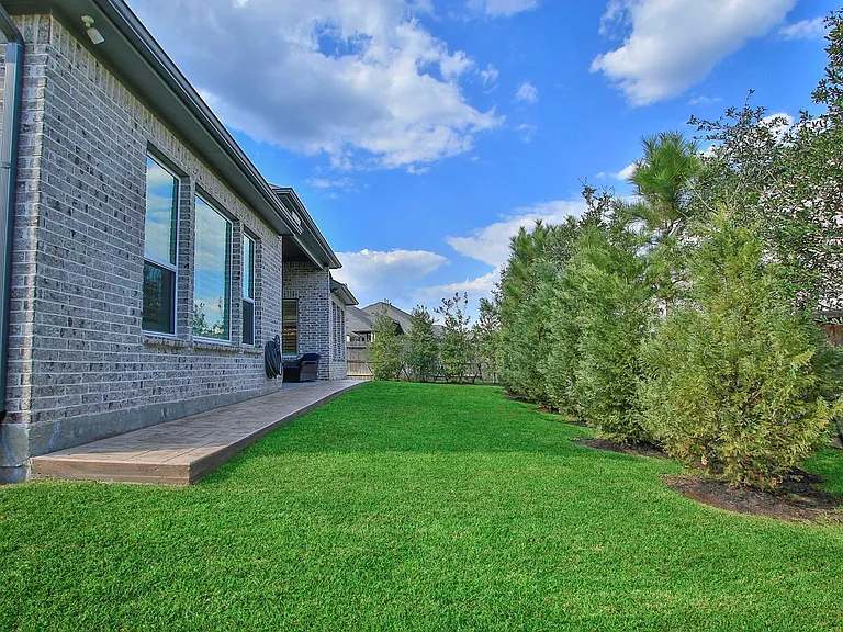 902 Falcon Hollow Ln — Photo 42