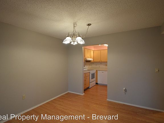 2nd image of 2600 Bogey Ln APT A