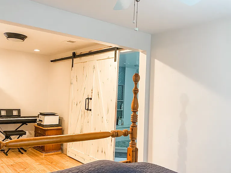 2155 N Orange St — Photo 13