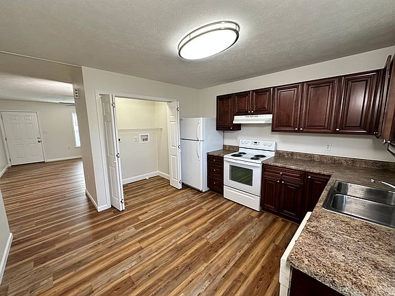 5th image of 1711 Shields Dr #1711