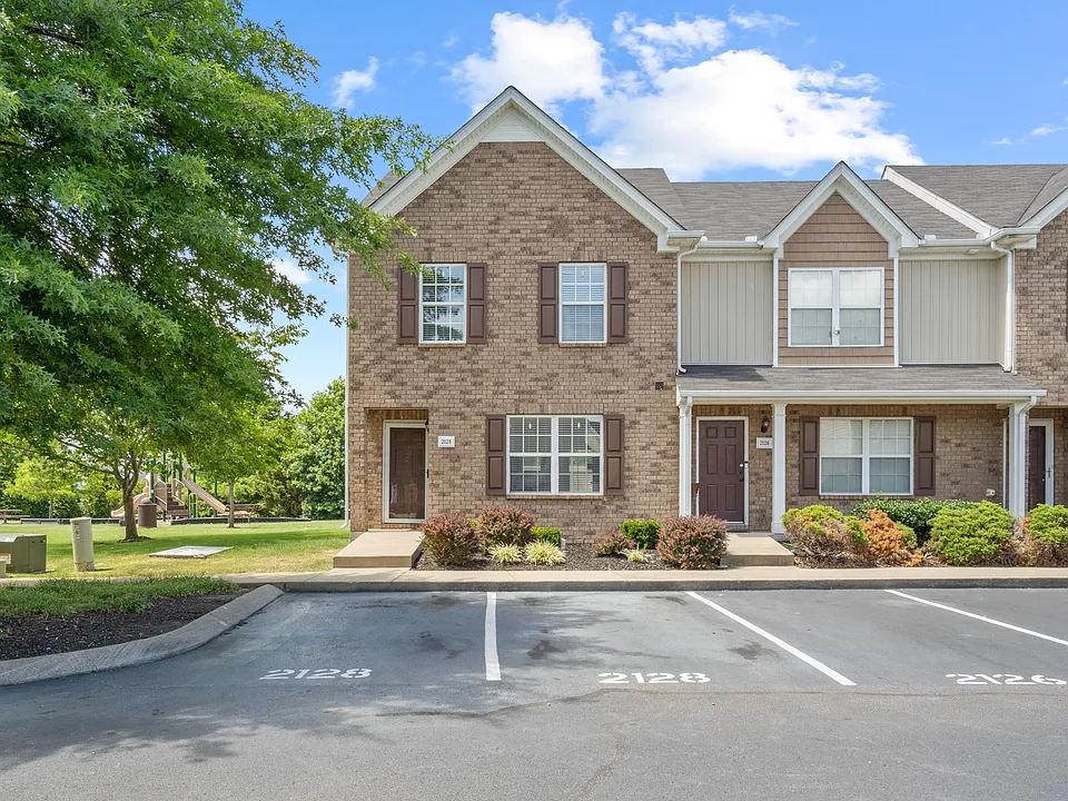 2128 Victory Gallop Ln