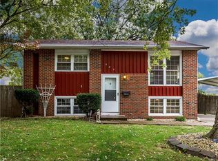 802 Lancelot Ln, Troy, IL