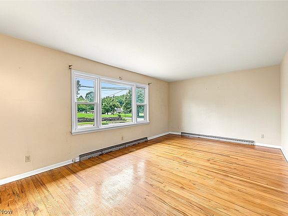 5th image of 424 Tompkins Ave