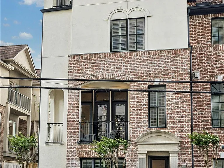 1521 Oakdale St — Photo 3