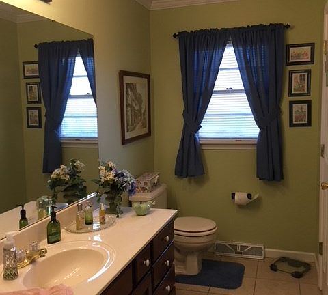 5th image of 212 Country Club Ln