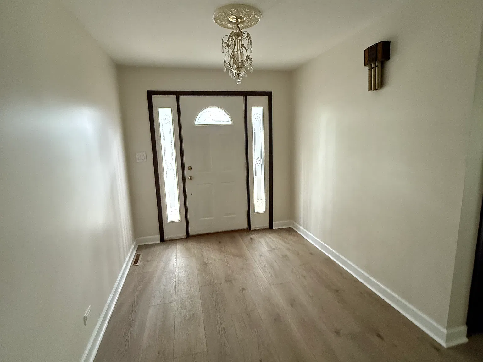 3 bed, 1801 sqft, $2,400 — Photo 2