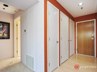 362 Kelburn Rd APT 324, Deerfield, IL 60015