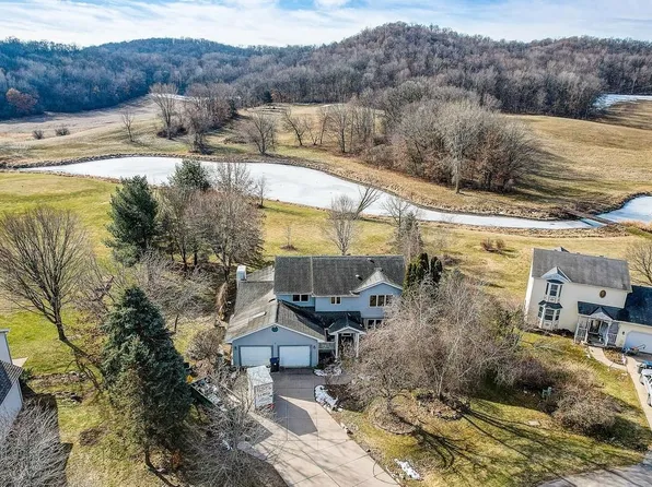 8933 Schoon Rd, Sauk City, WI 53583