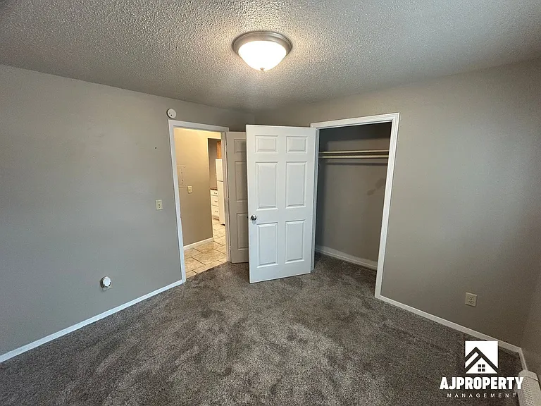 3309 S Elmwood Ave — Photo 8