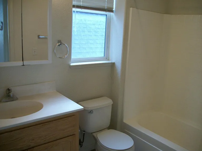 1447 Maple Ave — Photo 6