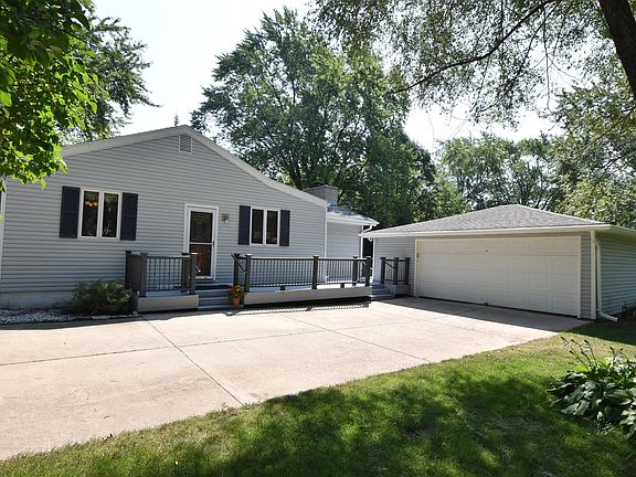 3rd image of 8035 W Puetz Rd
