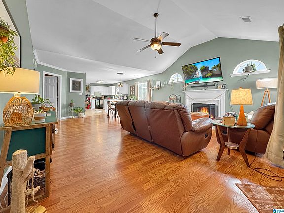 3rd image of 117 Hidden Creek Cir