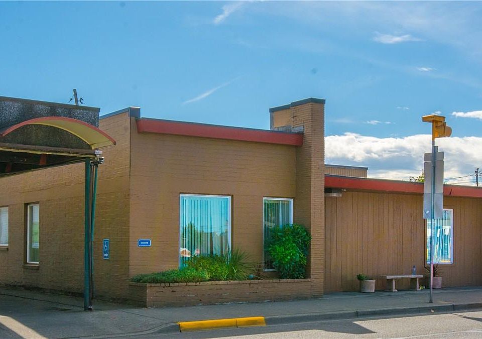 1st image of 420 E Main St