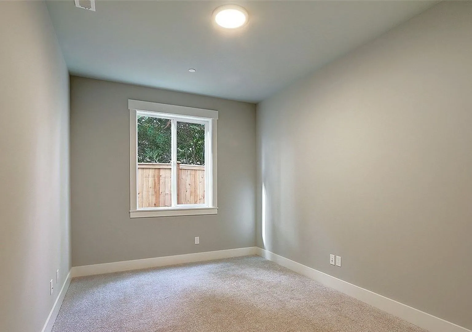 3 bed, 2303 sqft, $4,500 — Photo 4