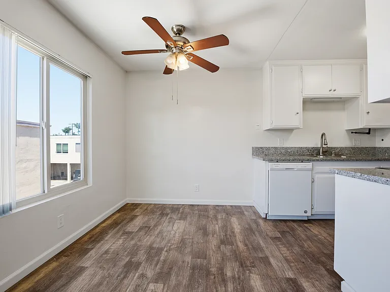 635 Emory St #8 — Photo 1