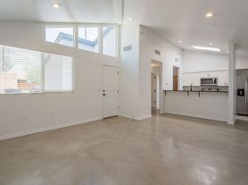 1043 & 1045 N. 2nd Ave., 2 br / 2.0 ba, $2050