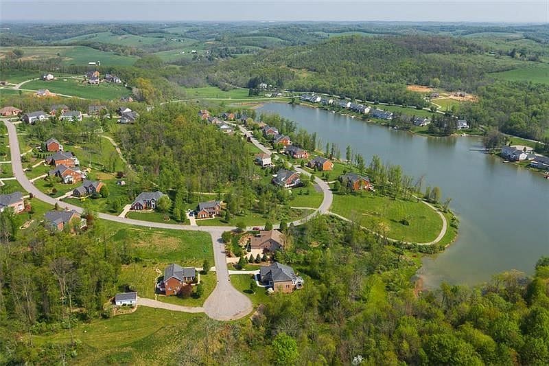 1st image of 10 Lakeside Dr