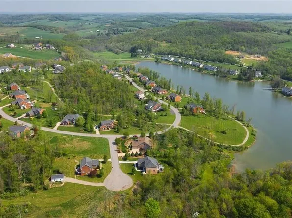 10 Lakeside Dr, Levittown, PA 19054