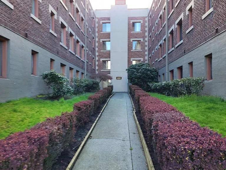 Florence Apartments — Photo 25