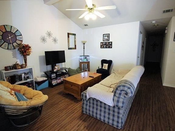 3rd image of 3811 Oldenburg Ln