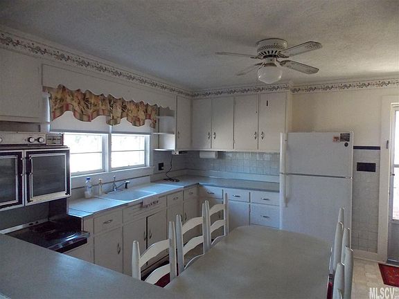 3rd image of 1408 Delwood Dr SW