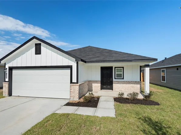 1882 Redwood Ln, Dayton, TX 77535