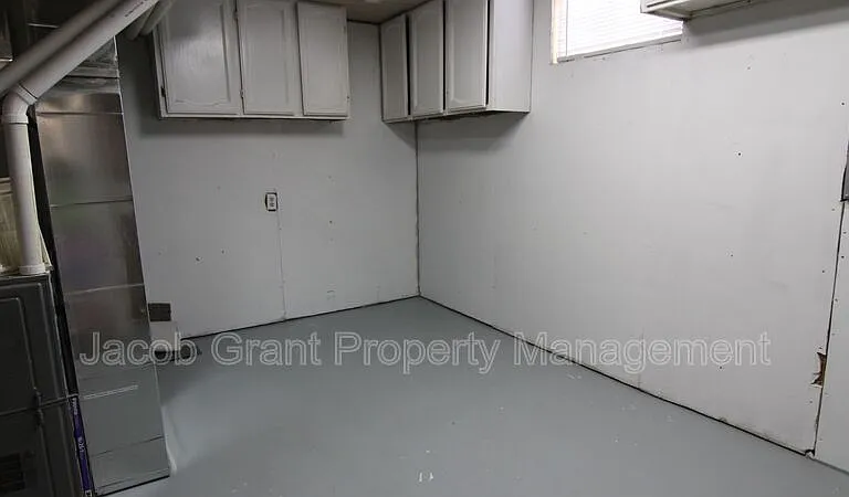 315 James Ave — Photo 12