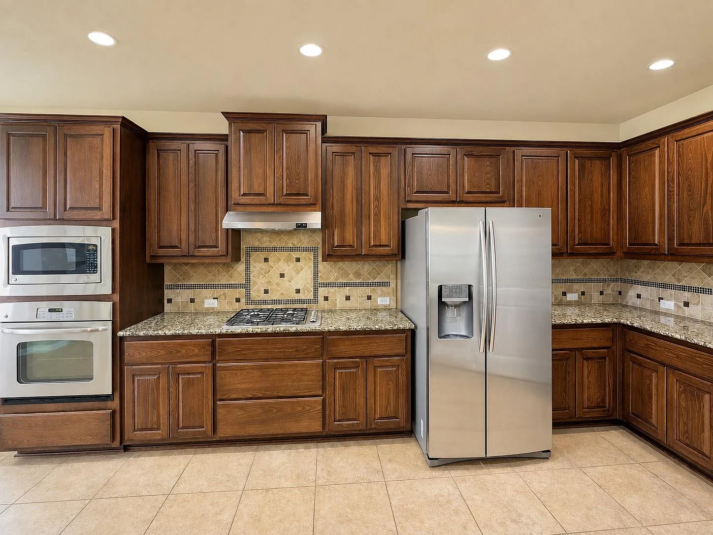 4 bed, 3.5 bath, 2545 sqft, $3,495 — Photo 2