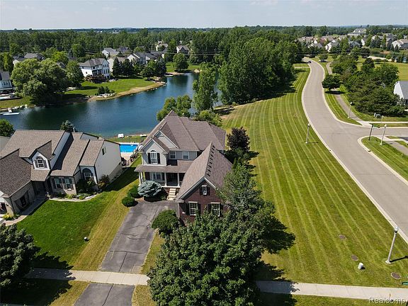 2nd image of 770 Island Lake Dr