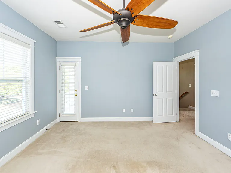 302 White Gables Dr — Photo 33