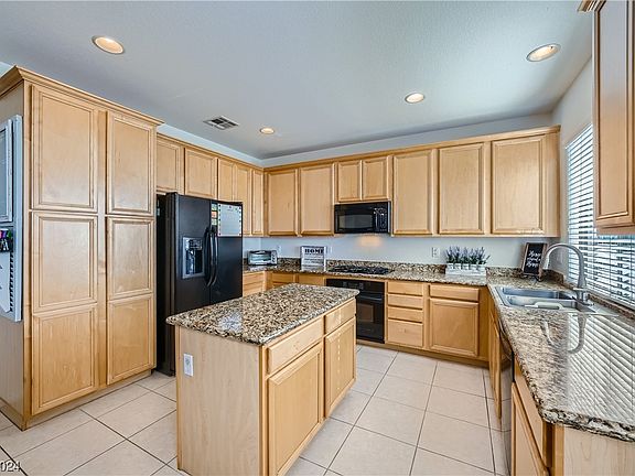 3rd image of 11905 Amistoso Ln