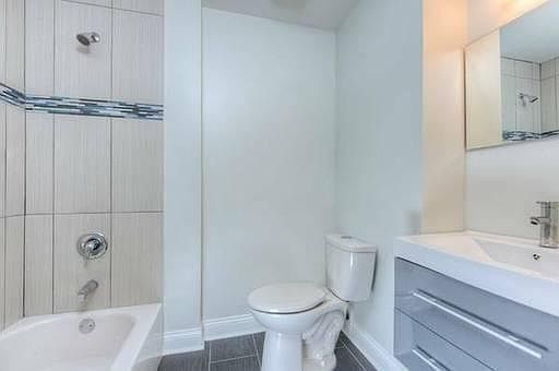 5th image of 1353 W Bryn Mawr Ave #2W