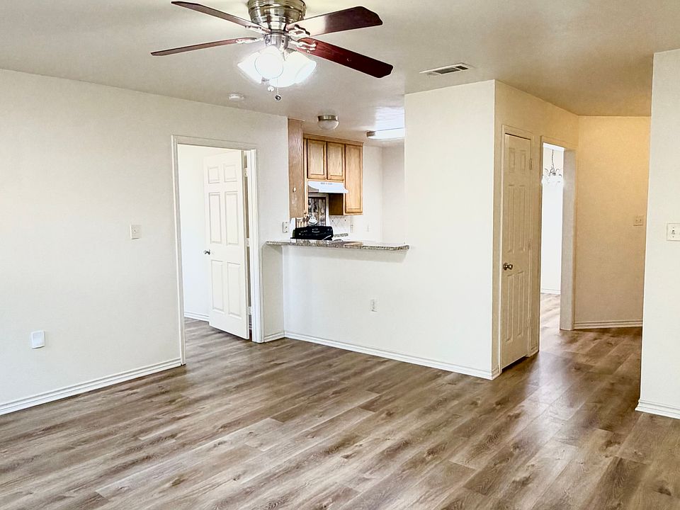 1st image of 3201 Royal Crest Dr