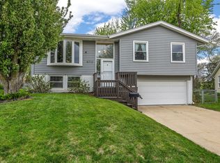 4711 Twin Pine Dr NE, Cedar Rapids, IA 52402