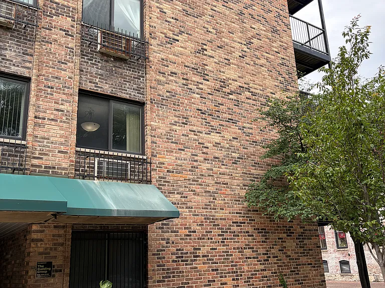 401 W Webster Ave #408 — Photo 1