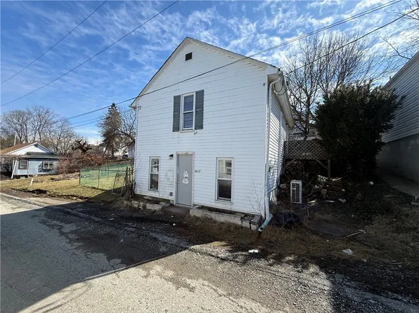629 1/2 Broad St, Washington, PA 15301