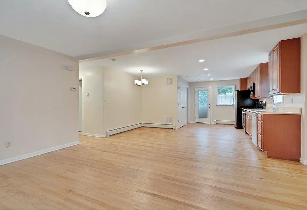 125 Lenox Ave — Photo 2
