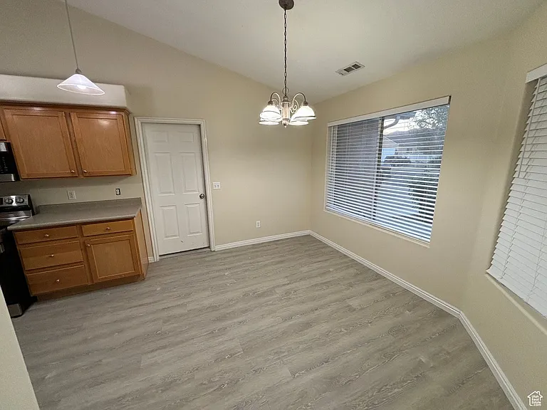 2357 W 1620 North Cir — Photo 3