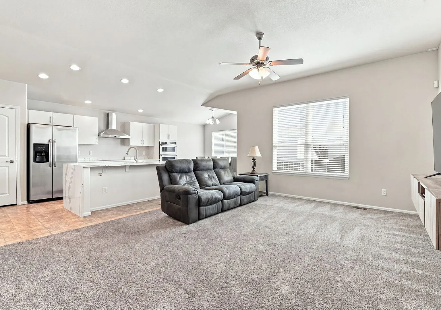 Beautiful Ranch Style Home Close To Fort Carson, Schriever Afb & Peterson Afb — Photo 4