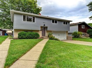 11 N Grant Dr, Addison, IL 60101