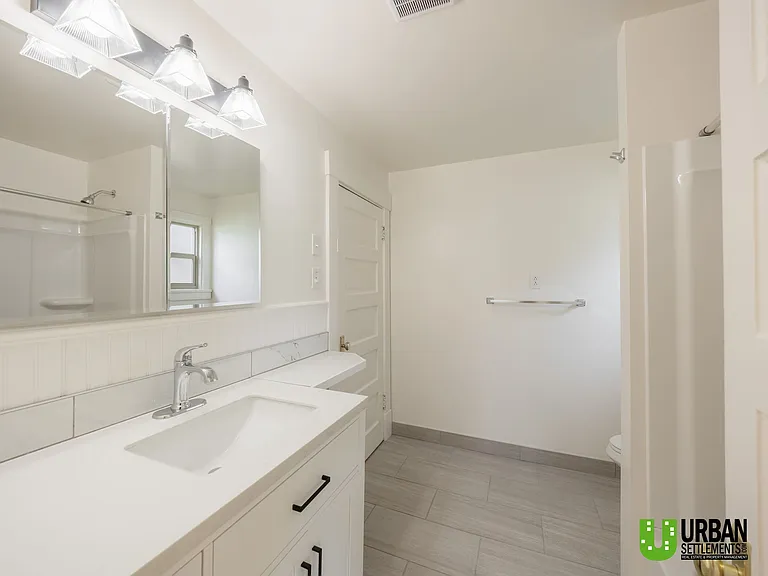 724 E Ermina Ave — Photo 1