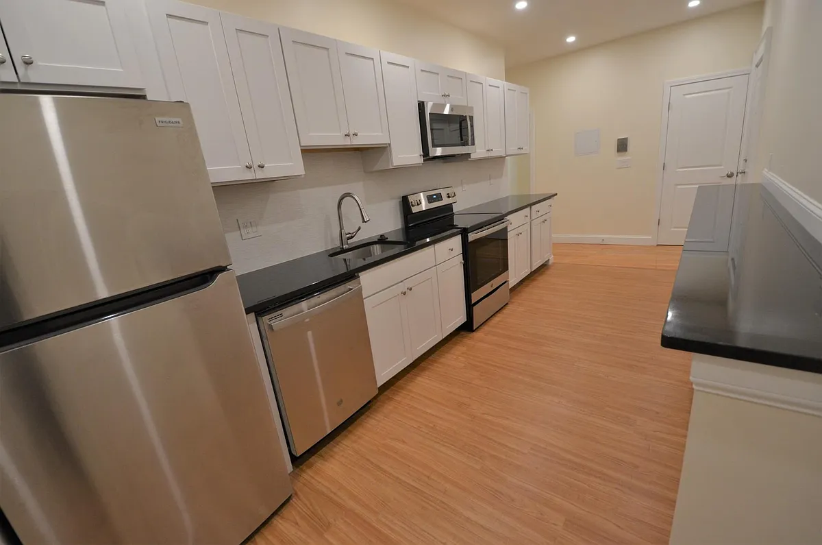 Building Photo - 35 Brookline St #2