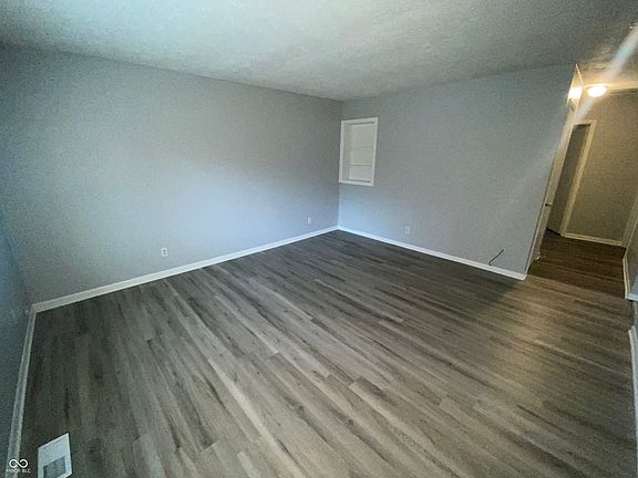 4th image of 1260 N Ridgeview Dr