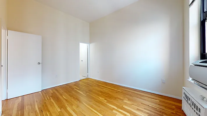 Rented by Bond New York | media 33