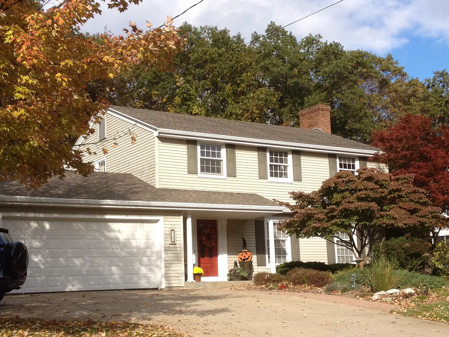 2104 Easthill Dr photo 1