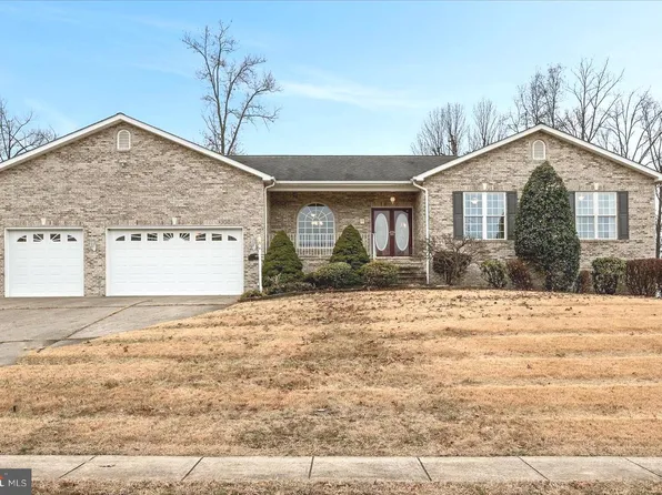 327 Clydesdale Dr, Stephens City, VA 22655