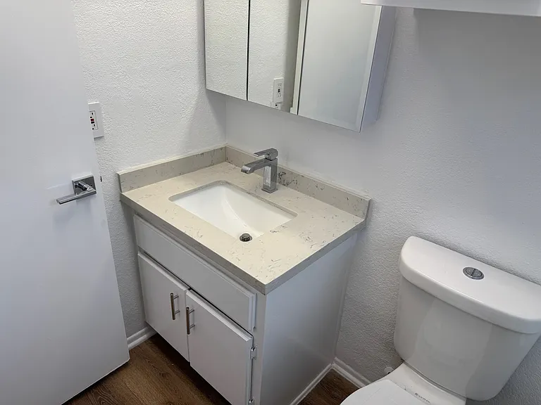 1415 W 257th St #18 — Photo 4