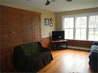 5th image of 505 E 2nd St
